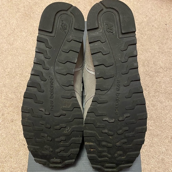 new balance men’s 373 sneaker - grey/burgundy - Picture 3 of 5